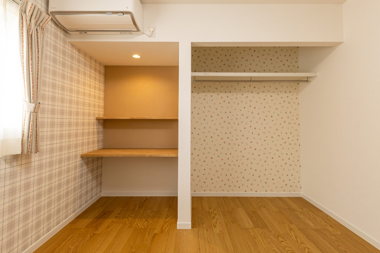 陽だまりとアーチが迎えるノルディックモダンなお家